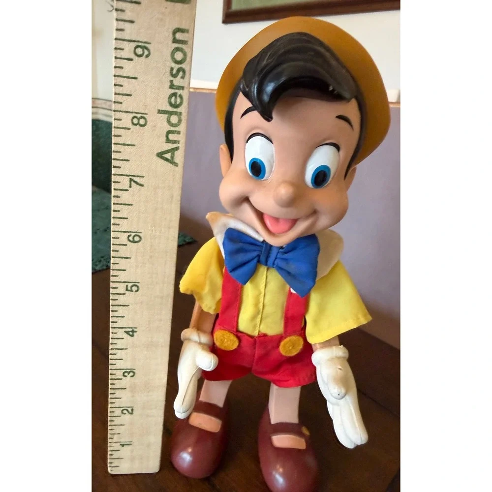Vintage Disney Pinocchio Jointed Action Figure 9 Inch Vinyl Plastic Toy
